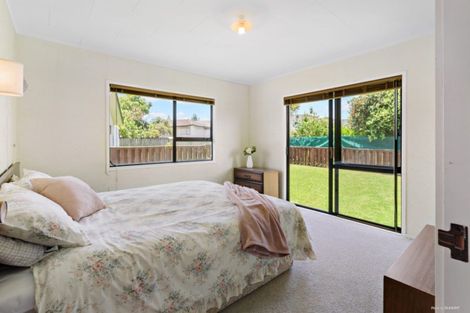 Photo of property in 34 Aviemore Drive, Highland Park, Auckland, 2010