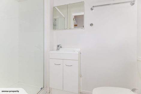 Photo of property in 5 Henderson Valley Road, Henderson, Auckland, 0612