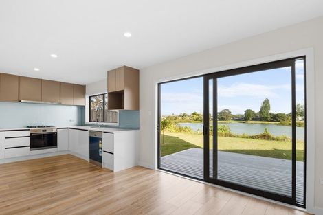 Photo of property in 9 Seaside Place, Pakuranga, Auckland, 2010