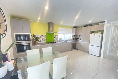 Photo of property in 2/18 Kennington Drive, Clendon Park, Auckland, 2103