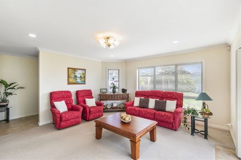 Photo of property in 19 Black Teal Close, Unsworth Heights, Auckland, 0632