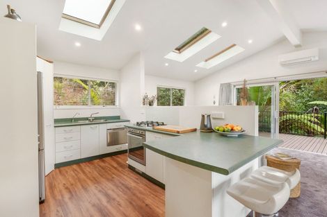 Photo of property in 58 Laingholm Drive, Laingholm, Auckland, 0604