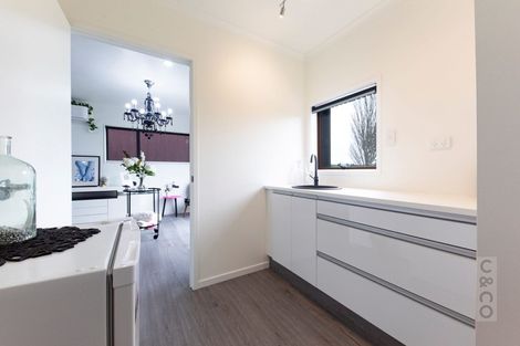 Photo of property in 206 Waitakere Road, Waitakere, Henderson, 0782