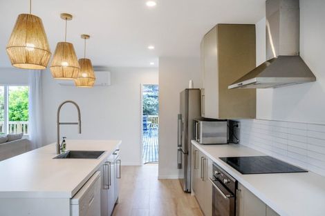 Photo of property in 15 Pacific Parade, Army Bay, Whangaparaoa, 0930