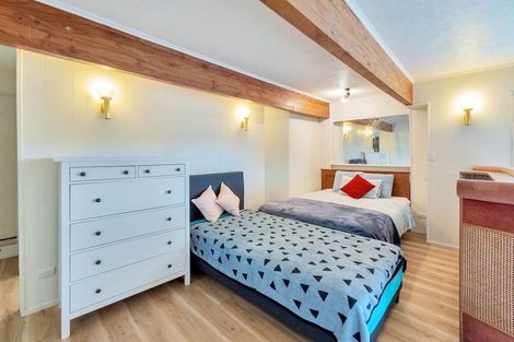 Photo of property in 16 Sequoia Place, Sunnynook, Auckland, 0620