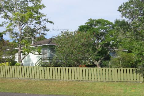 Photo of property in 26 Castleford Street, Green Bay, Auckland, 0604