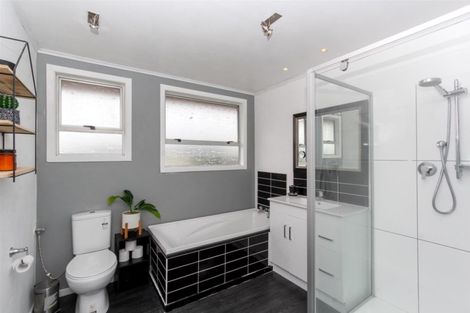 Photo of property in 16 Banks Street, Marfell, New Plymouth, 4310