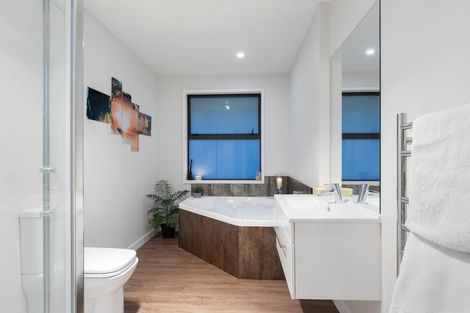 Photo of property in 266 Ballintoy Park Drive, Welcome Bay, Tauranga, 3175