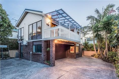 Photo of property in 2/10 Denby Lane, Northcote Point, Auckland, 0627