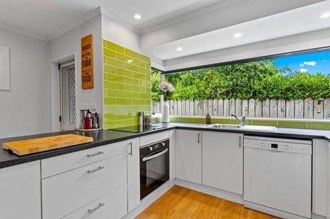 Photo of property in 19 Rosella Grove, Waimauku, 0812