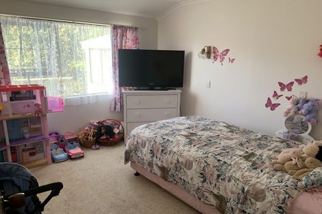 Photo of property in 30 Oxford Street, Tawa, Wellington, 5028