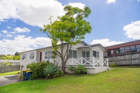 Photo of property in 11 Worthington Place, West Harbour, Auckland, 0618