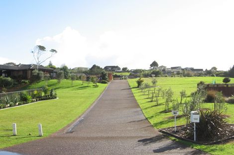 Photo of property in 128 Polo Prince Drive, Alfriston, Auckland, 2105