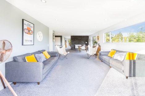 Photo of property in 50 Mount Marua Way, Timberlea, Upper Hutt, 5018