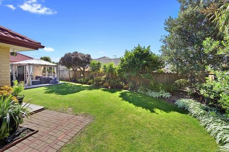 Photo of property in 108 Golfland Drive, Golflands, Auckland, 2013