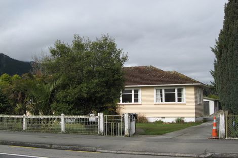 Photo of property in 52 Waller Street, Murchison, 7007