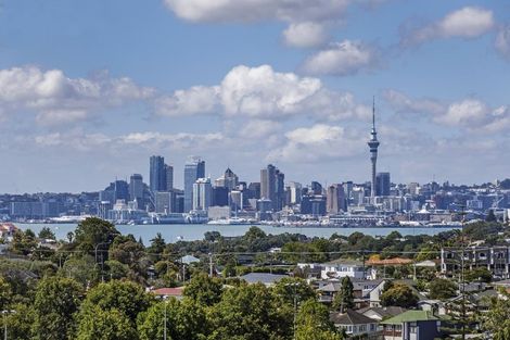 Photo of property in 58c Potter Avenue, Northcote, Auckland, 0627