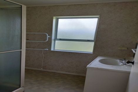 Photo of property in 16 Babich Road, Henderson Valley, Auckland, 0614