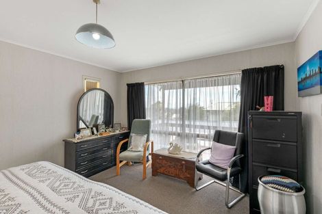 Photo of property in 32 Kirby Street, Glendene, Auckland, 0602