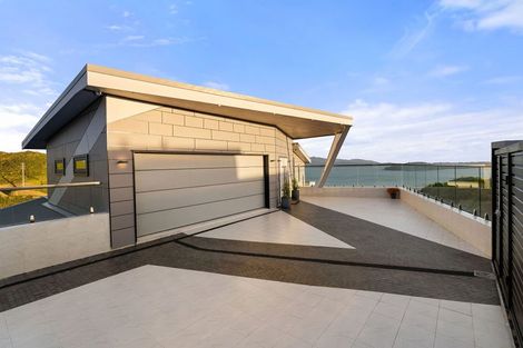 Photo of property in 35 Grumman Lane, Newlands, Wellington, 6037