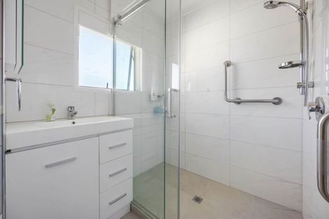 Photo of property in 79 Oreil Avenue, West Harbour, Auckland, 0618
