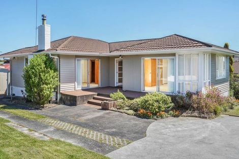 Photo of property in 235 Edmonton Road, Te Atatu South, Auckland, 0610