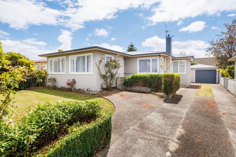 Photo of property in 27 Pembroke Street, Highbury, Palmerston North, 4412