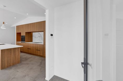 Photo of property in 9a Strandon Place, Strandon, New Plymouth, 4312