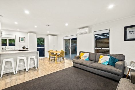 Photo of property in 160 Colwill Road, Massey, Auckland, 0614