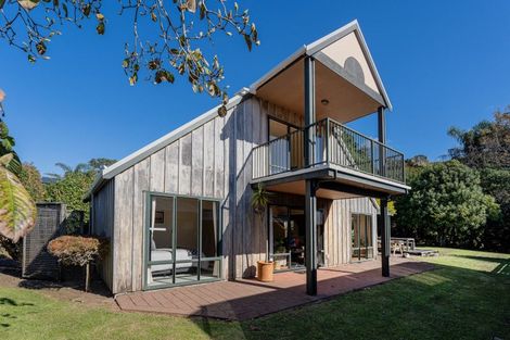 Photo of property in 28 Hahei Beach Road, Hahei, Whitianga, 3591