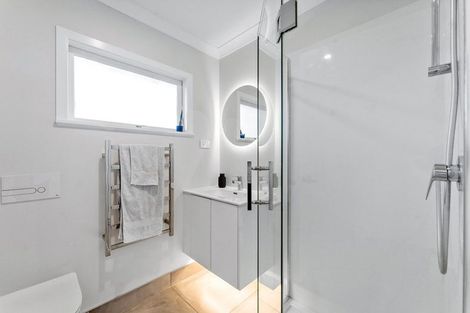 Photo of property in 1/22 Gladys Avenue, Glenfield, Auckland, 0629