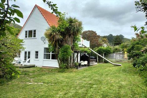 Photo of property in 404 Muritai Road, Eastbourne, Lower Hutt, 5013