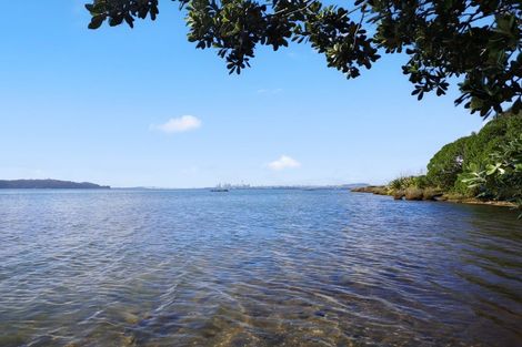 Photo of property in 2 Tollana Road, Te Atatu Peninsula, Auckland, 0610