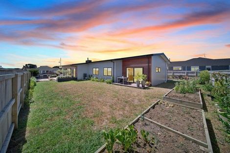 Photo of property in 52 Harbour Crest Drive, Waiuku, 2123