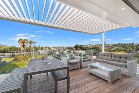 Photo of property in 9 Commodore Parry Road, Castor Bay, Auckland, 0620