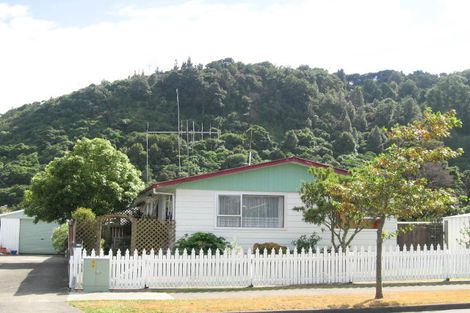 Photo of property in 71a Gemstone Drive, Birchville, Upper Hutt, 5018
