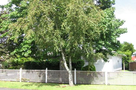 Photo of property in 6 Crocombe Crescent, Beach Haven, Auckland, 0626