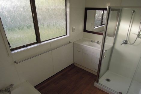 Photo of property in 4 St Catherine Crescent, West Harbour, Auckland, 0618