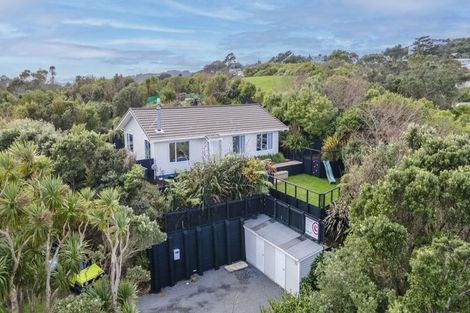 Photo of property in 13 Wakely Road, Newlands, Wellington, 6037