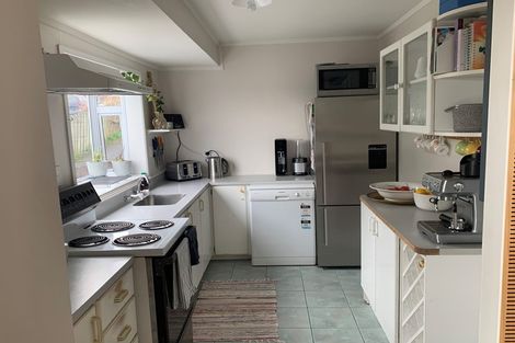 Photo of property in 2/18 Elliott Avenue, Bayview, Auckland, 0629