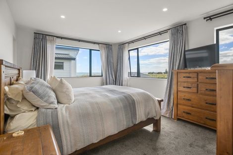 Photo of property in 11 Koiora Road, Clarks Beach, 2122