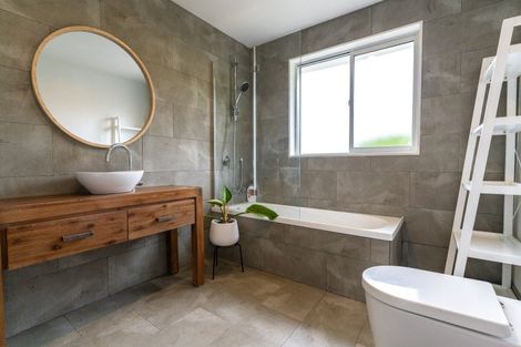 Photo of property in 28 Wrights Road, Raglan, 3295