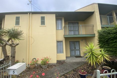 Photo of property in 5 Mt Lebanon Lane, Henderson, Auckland, 0612
