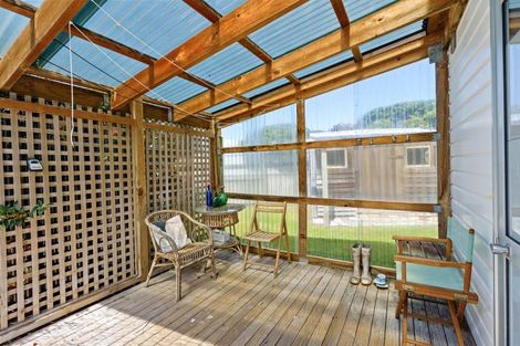 Photo of property in 19 Karaka Street, Otaki Beach, Otaki, 5512