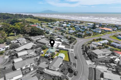 Photo of property in 19 Karaka Street, Otaki Beach, Otaki, 5512