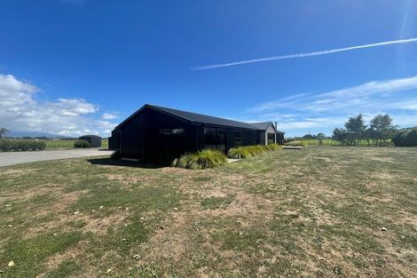 Photo of property in 450 Waitara Road, Huirangi, New Plymouth, 4373
