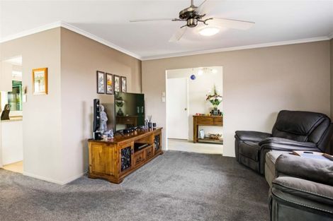 Photo of property in 9 Toledo Avenue, Henderson, Auckland, 0612