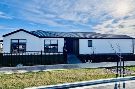 Photo of property in 24 Ruataniwha Avenue, Rangiora, 7400