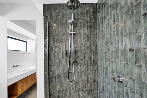 Photo of property in 9a Strandon Place, Strandon, New Plymouth, 4312