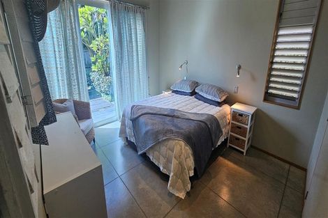 Photo of property in 32 Taumata Road, Omaha, 0986